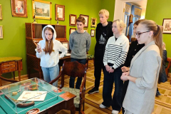 2024-11-02-Девятиклассники-в-музее-квартире-А.С.-Пушкина-(5)