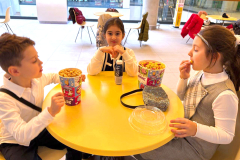 2025-11-14 Удивительное знакомство второклассников с настоящим кинотеатром (2)